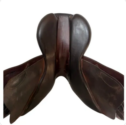 17.5" Voltaire Essential Jump Saddle (2021)